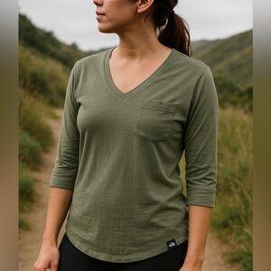 The North Face Relaxed Fit V-Neck Pocket Tee Womens Medium Olive Green